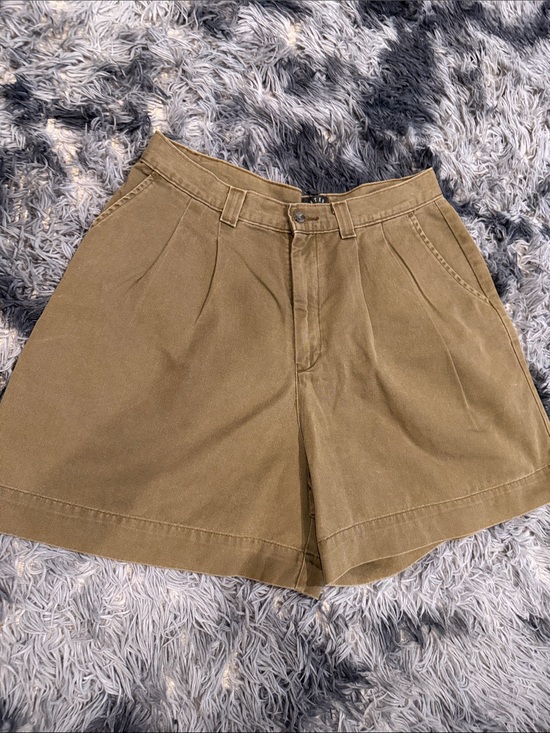 Riveted By Lee Pants - High-Rise Pleated Bermuda Shorts in Olive